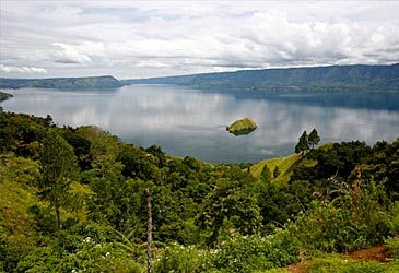 When did the largest eruption in the past 2 million years take place at Toba?