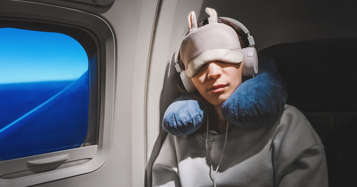 Travel expert shares her best tips for beating jet lag and dehydration on planes