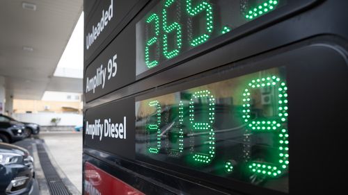 Stazione di servizio generica a Sydney. Carburante, diesel, senza piombo, petrolio, stazione di servizio, prezzi, inflazione, guerra, conflitto, Iran. Stazione di servizio Ampol Chatswood est. Venerdì 27 marzo 2026 Foto AFR Louie Douvis