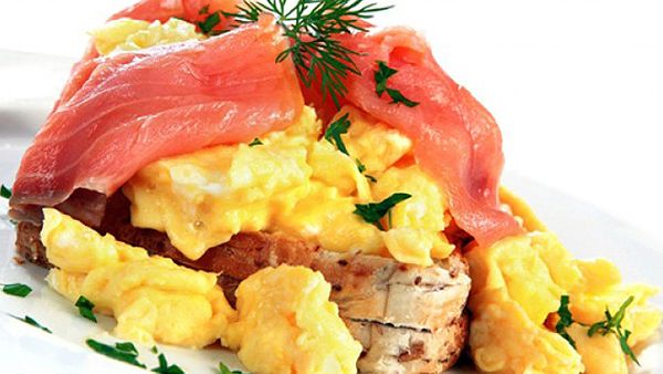 Scrambled eggs with smoked salmon and dill butter