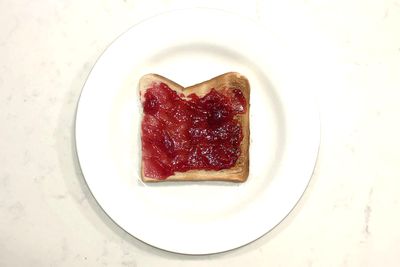 Raspberry jam on
toast: 125 calories