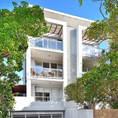 Investor spends $1 million in five minutes to win Coogee apartment