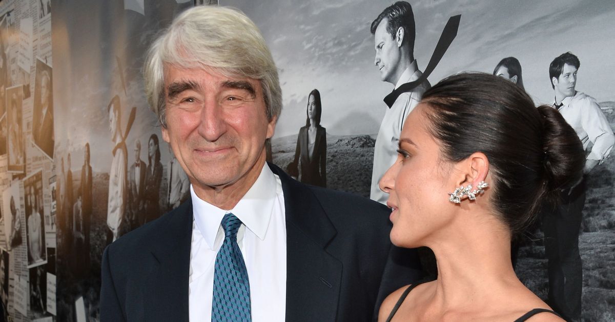 Pernikahan John Mulaney dan Olivia Munn: Bintang Ruang Berita Sam Waterston Perkawinan Lawan Lawan Bintang Setelah Menjanjikan bertahun-tahun yang lalu untuk melakukannya