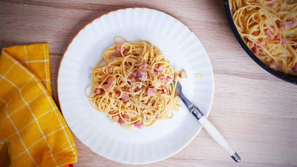 Fifteen minutes, no cream, dreamy spaghetti carbonara