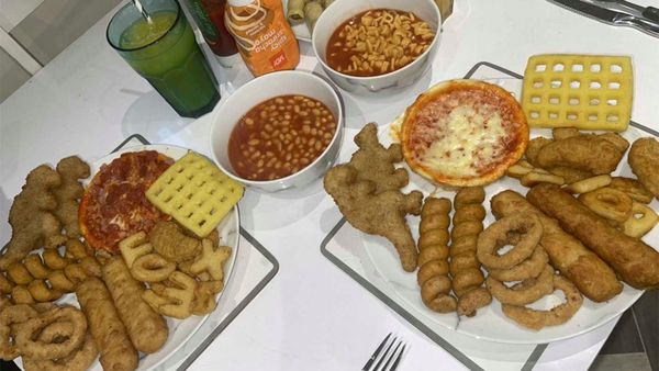 Dinner of fried kids&#x27; foods goes viral on Twitter