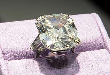 Which of Elizabeth Taylor's husbands bought her the then Cartier Diamond in 1969 for US$1.1 million?