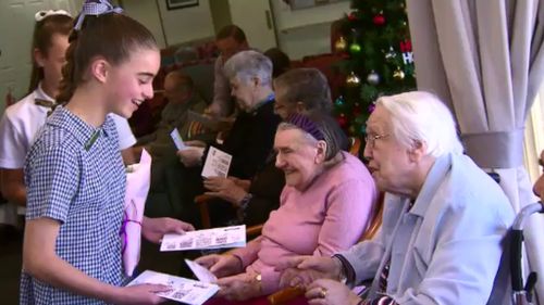 Students at a Melbourne primary school have crafted Christmas cards for the elderly. (9NEWS)