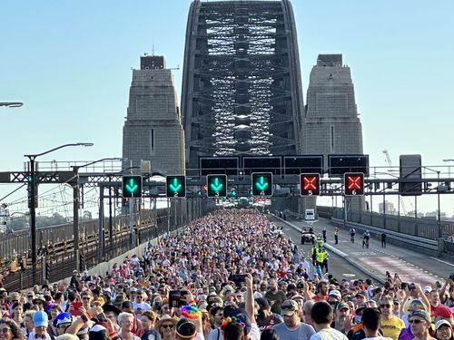 Walk over Harbour Bridge Reddit post.