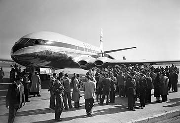 Which defunct airline operated the first commercial jet service in 1952 with the Comet?