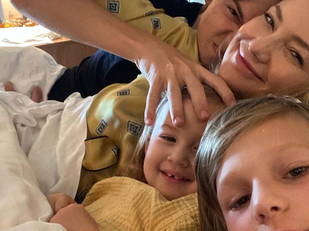 WATCH: Kate Hudson's Daughter Rani Helps in the Kitchen