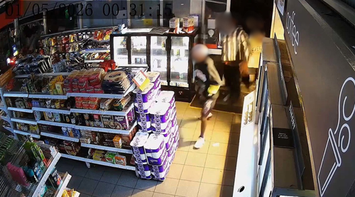Mentre la folla si disperdeva, dozzine di persone si riversarono nello Shell Express e nel supermercato Piggly's a The Gap.