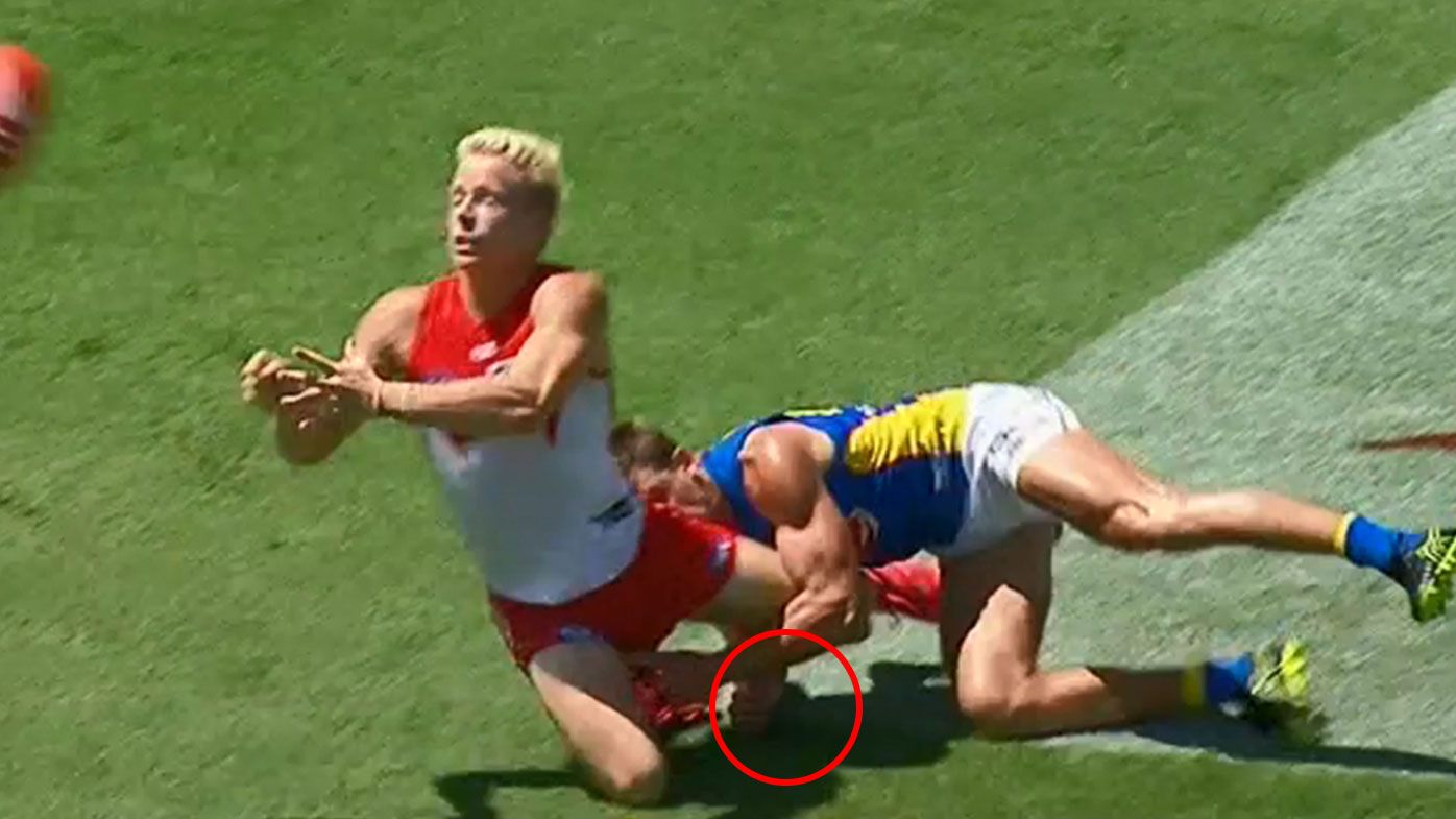 Isaac Heeney rolls ankle as Sydney Swans thump Gold Coast Suns