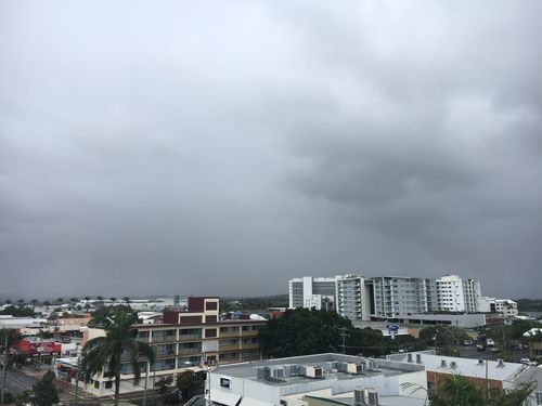Storm clouds can be seen over the sky in Mackay. (9NEWS)