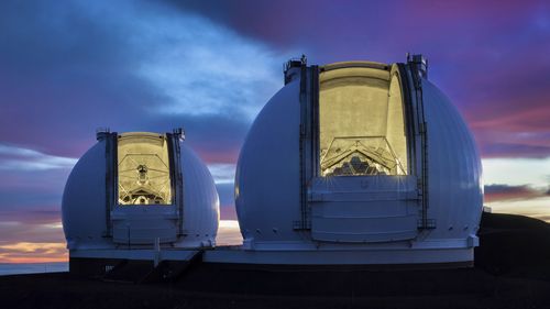 W.M. Keck Gözlemevi, patlayan bir yıldızın iç yapısını gözlemlemek için kullanılan teleskopların bulunduğu yer. (Ethan Tweedie/W. M. Keck Observatory via AP)