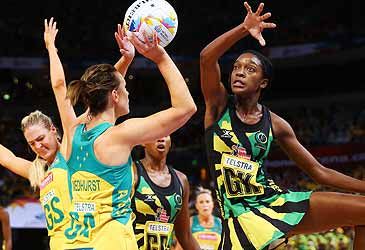 How long after catching the ball does a netball player have to shoot for goal or pass?
