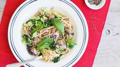 <a href="http://kitchen.nine.com.au/2016/10/25/11/49/spaghetti-with-bacon-mushrooms-and-broccoli" target="_top">Spaghetti with bacon, mushrooms and broccoli</a>