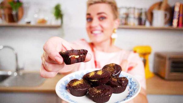 Jane de Graaff makes four-ingredient peanut butter cups for Mother&#x27;s Day