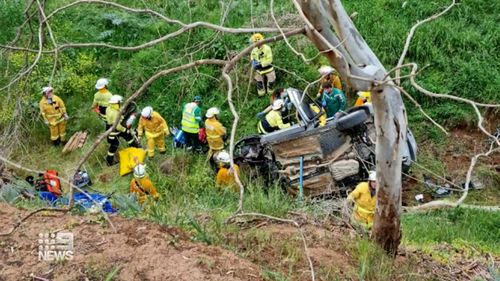 Good Samaritan rescues trapped driver in South Australia