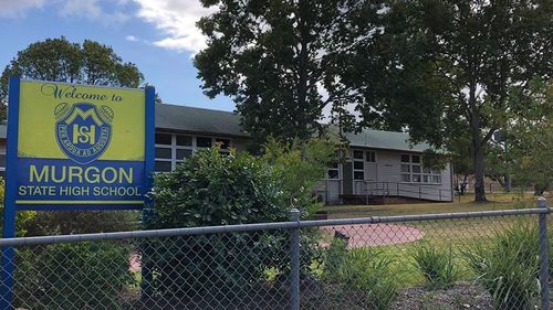La police du Queensland a déclaré à 9News que des informations préliminaires suggèrent qu'un élève de 13 ans du lycée de l'État de Murgon a apporté le kit de test sur le terrain de l'école. 