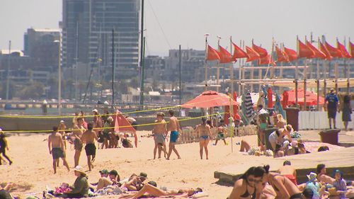 Os vitorianos estarão sufocando sob condições de ondas de calor, com temperaturas chegando a 40 graus neste fim de semana prolongado. 