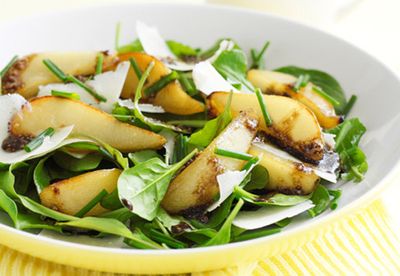 Roasted pear and baby spinach salad