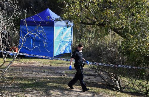 Detectives have spent the night at Kangaroo Point cliffs after the discovery of a bag of bones. 