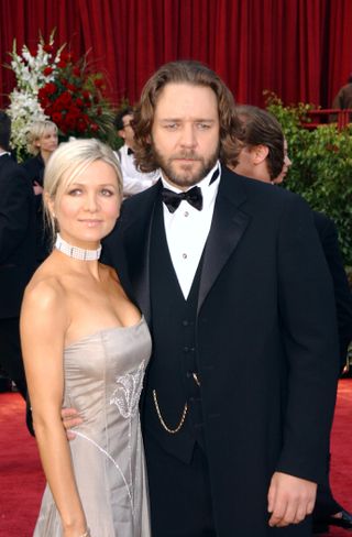 Russell Crowe și Danielle Spencer în timpul celei de-a 74-a ediții anuale a Premiilor Oscar din 2002.