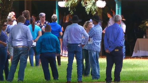 Mourners gathered at the Casaurina Street Primary School. (9NEWS)