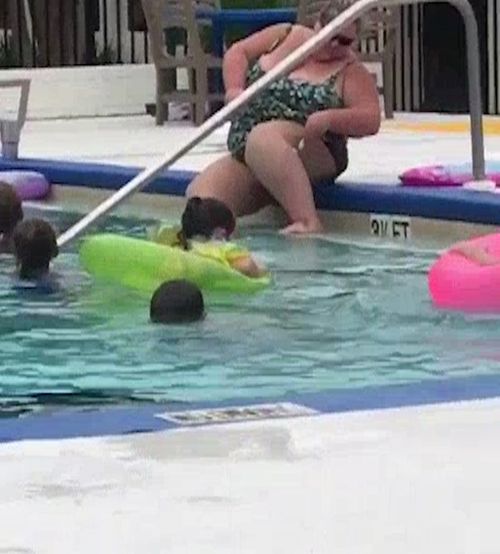 Onlookers at the Florida hotel pool laughed at disbelief as the woman dipped her razor back into the pool. Picture: Reddit.