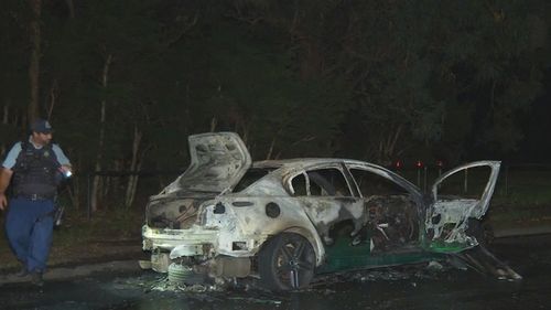 Si ritiene che un'auto bruciata trovata nelle vicinanze sia collegata alla seconda sparatoria avvenuta nel sud-ovest di Sydney.