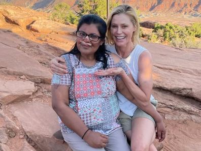 Julie Bowen, the actor known for playing Claire Dunphy on Modern Family, recently helped to rescue a woman who had fainted on a hike in Utah.