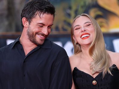 Jonathan Bailey and Scarlett Johansson 