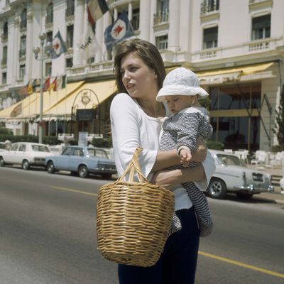 Take inspiration from these iconic mums when shopping for your own.