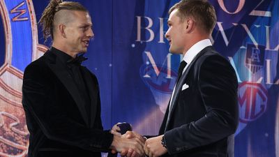 Nat Fyfe presents Ollie Wines the Brownlow gong