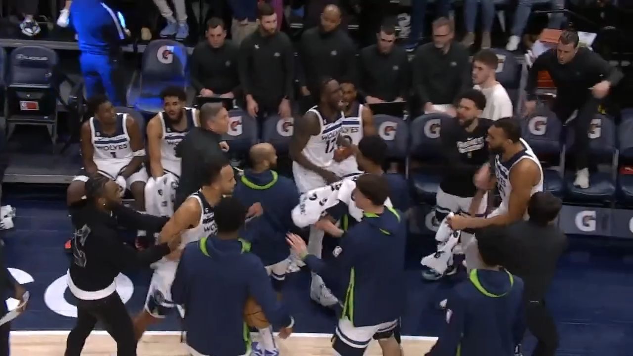 Teammates punch on in fiery exchange, leading to Rudy Gobert's removal from court 