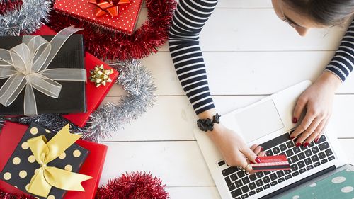 Despite a move towards online shopping, consumers are still more likely to shop instore this Christmas. (Getty)