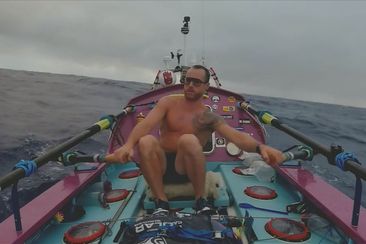 A rescue mission is underway off the coast to save an American man rowing from the United States to Australia in an attempt to break a world record. 