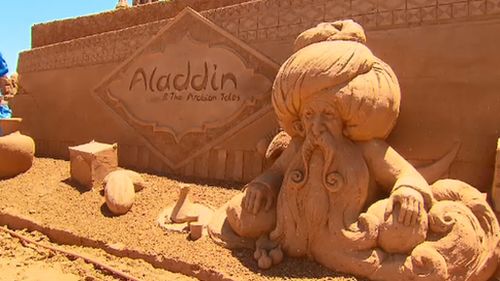 The sand sculpted Aladdin marvel on display (9NEWS)