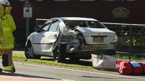 Two kids injured as tourist train hits car in Cairns