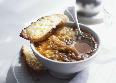 Recipe:&nbsp;<a href="http://kitchen.nine.com.au/2016/05/17/13/01/french-onion-soup" target="_top">French onion soup<br />
</a>