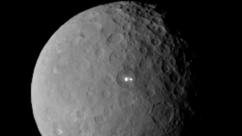 The unidentified bright spots snapped from the Dawn probe on approach to Ceres. (AAP)