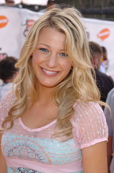 <p>Lively went for a youthful, bare-faced complexion, subtle blue eye makeup and big, bouncy curls at the Nickelodeon Kids Choice Awards in Los Angeles, April 2005</p>
<p>&nbsp;</p>