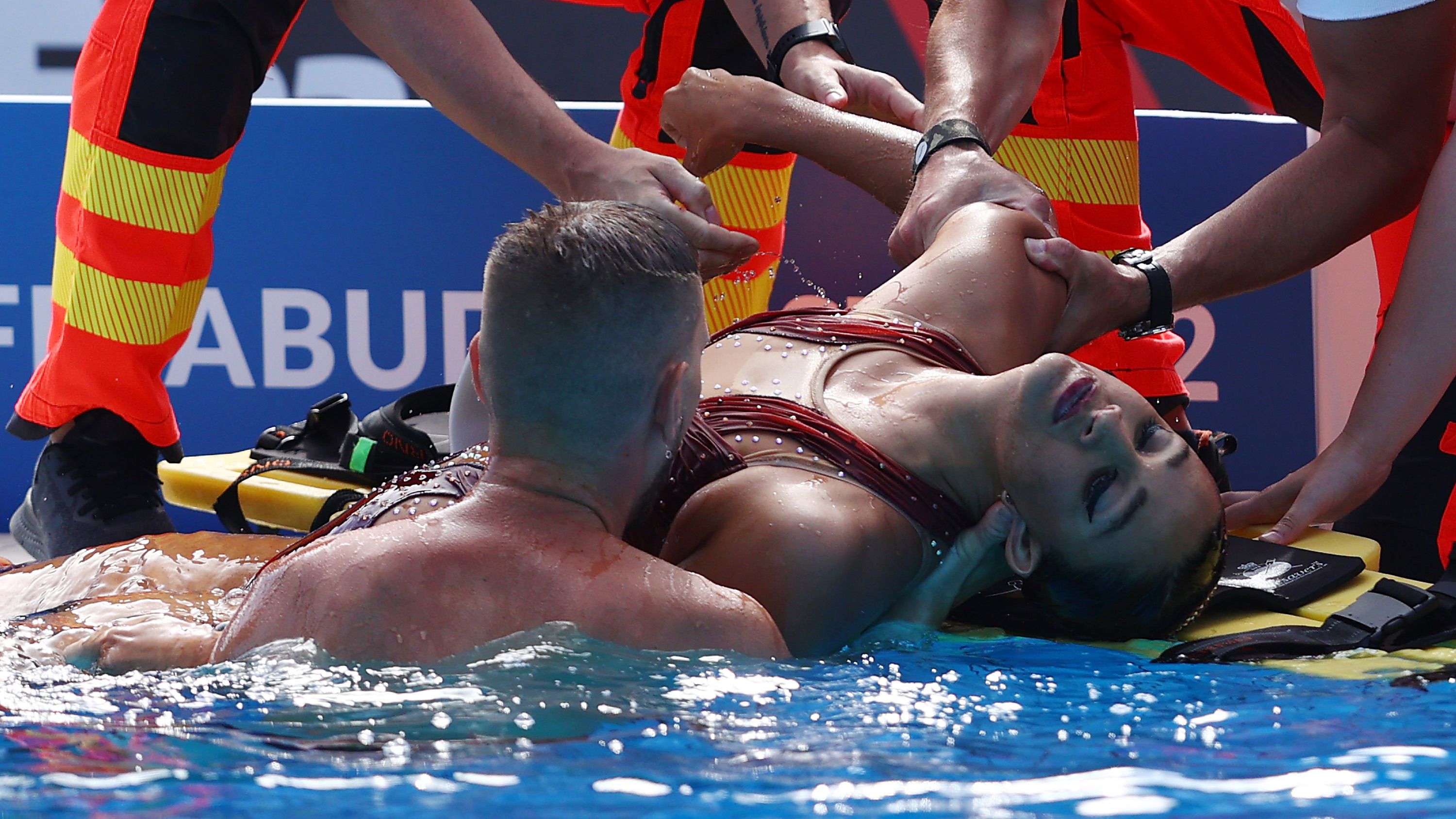 Anita Alvarez of the USA is attended to by medical staff following her Women&#x27;s Solo Free Final performance on day six of the Budapest 2022 FINA World Championships. Photo: Dean Mouhtaropoulos