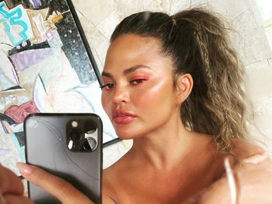 Chrissy Teigen, Instagram, selfie