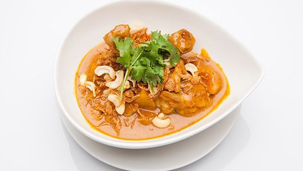 Make massaman chicken curry in a rice cooker