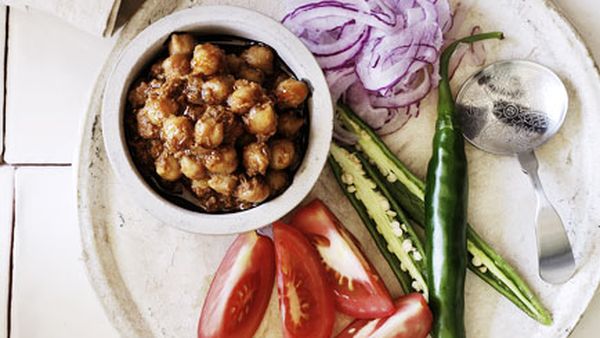 Spiced Indian chickpeas with bhatura bread (Chana masaledar)