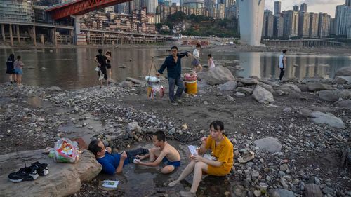 Water levels are dropping fast in rivers in the Chongqing area.