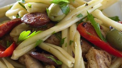 <a href="http://kitchen.nine.com.au/2016/05/17/18/29/chicken-chorizo-and-capsicum-pasta" target="_top">Chicken, chorizo and capsicum pasta</a>