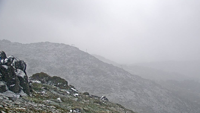 La première neige de la saison est également tombée à la station de ski de Perisher en Nouvelle-Galles du Sud. Avec des températures froides, les habitants se sont réveillés avec une fine couche de neige.