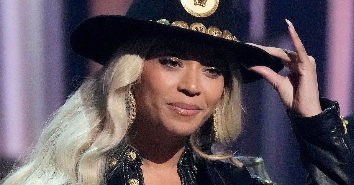 Megastar brings out her seven-year-old for stage debut